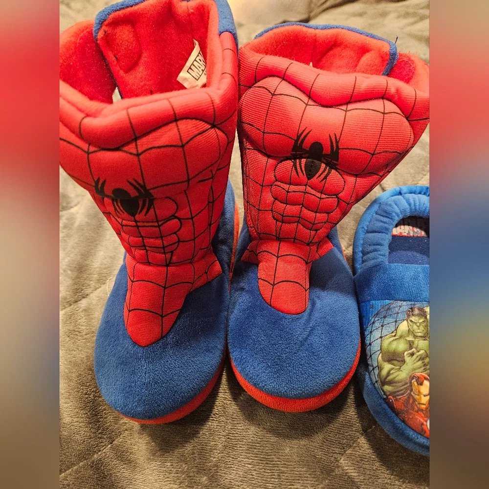 Set of 2 -Marvel Spiderman boot slippers & Avengers size 9/10